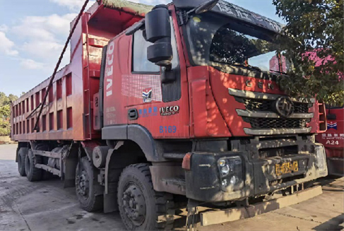 云南德勝物流公司礦石水渣類運(yùn)輸使用案例11.00R20-308